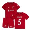 9581 PACK JUNIOR LIVERPOOL DOMICILE KONATE. ENSEMBLE MAILLOT ET SHORT 2022 2023