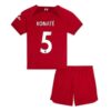 9582 PACK JUNIOR LIVERPOOL DOMICILE KONATE. ENSEMBLE MAILLOT ET SHORT 2022 2023