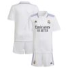 9792 PACK JUNIOR REAL MADRID DOMICILE. ENSEMBLE MAILLOT ET SHORT 2022 2023